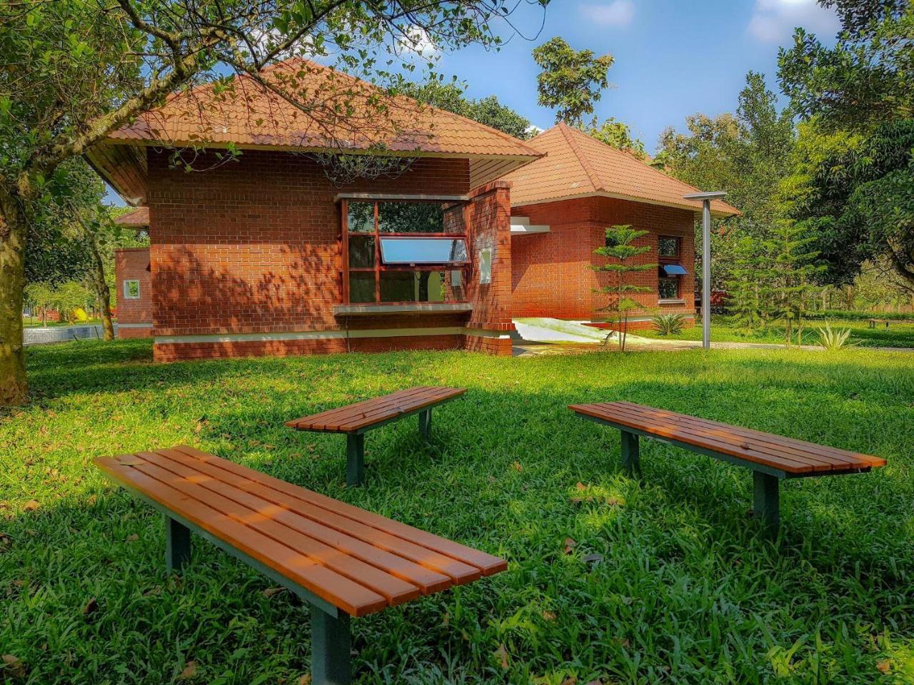 Sarah Resort Gazipur Exterior foto