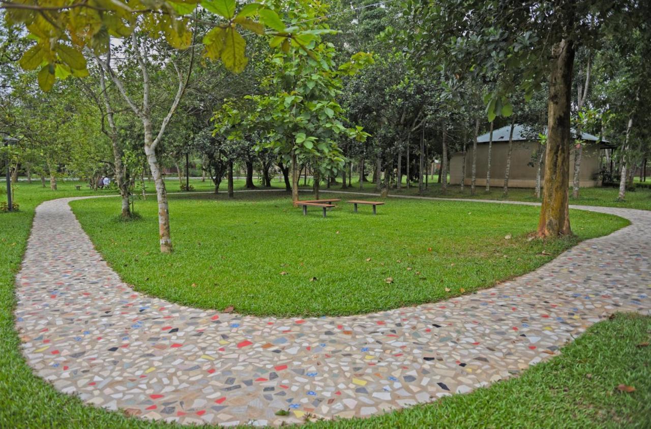 Sarah Resort Gazipur Exterior foto